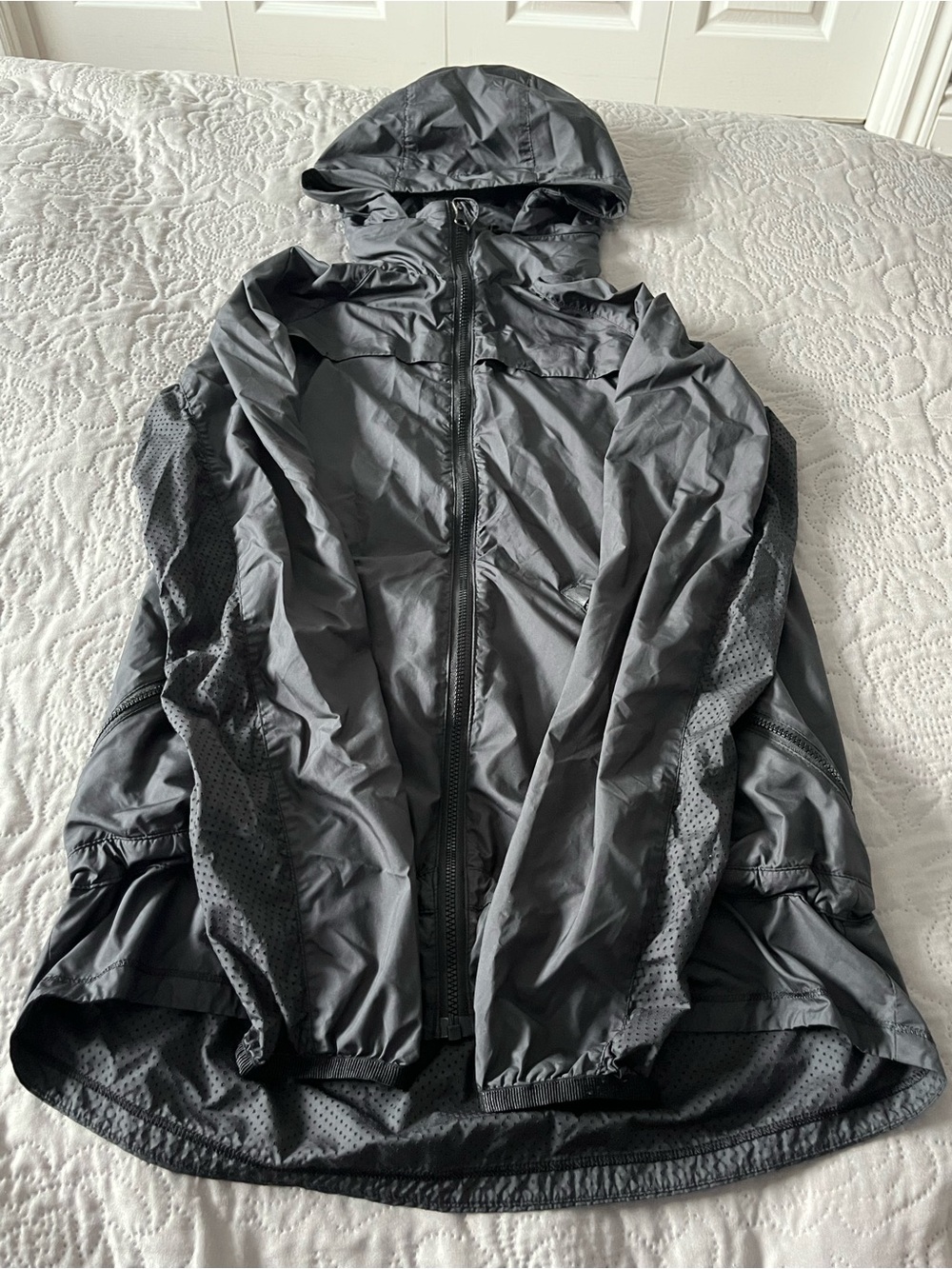 lululemon athletica black packable Hooded Windbreaker Jacket